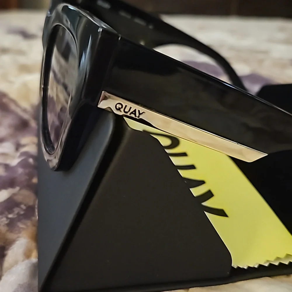 NWT Quay Australia Sunglasses By The Way Oversized Black Smoke - Picture 6 of 8